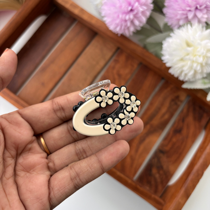 Oval Daisy Hair Claw – Medium