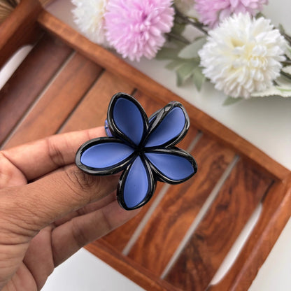 Glossy Outline Lilly Flower Hair Claw - Medium