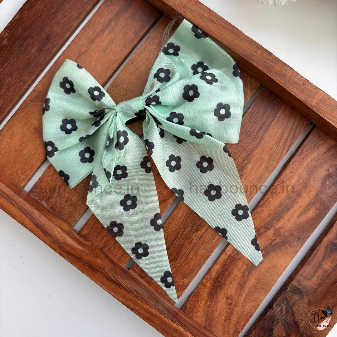 Daisy Charm Ribbon Bow Clip