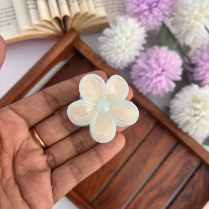 🌼 Dual Colour Daisy Hair Claw – Small