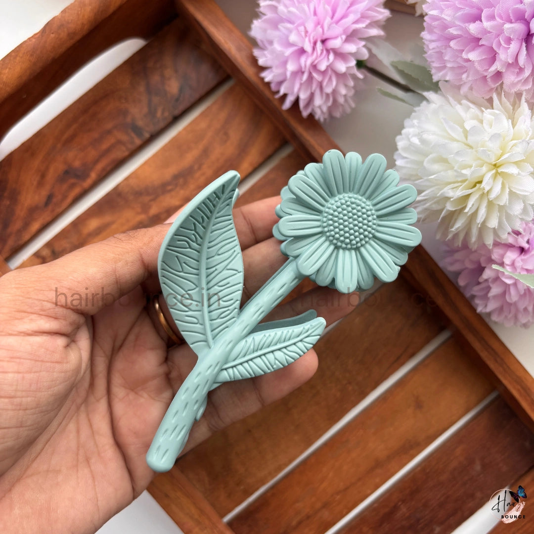 Matte Daisy Stem Hair Claw – Large
