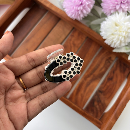 Oval Daisy Hair Claw – Medium
