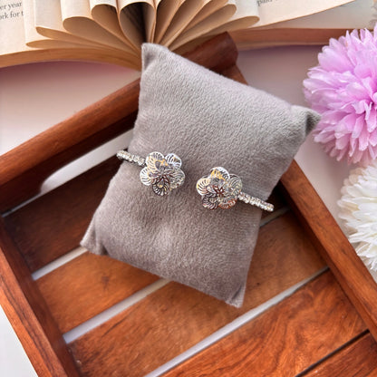✨ Elegant Crystal Bracelet – Adjustable