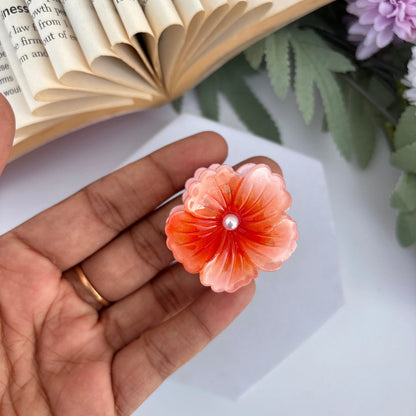 Pearl Center Hibiscus Hair Claw – Small