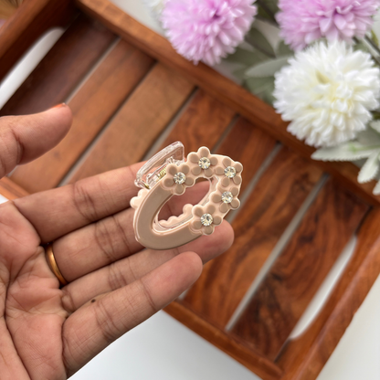 Oval Daisy Hair Claw – Medium