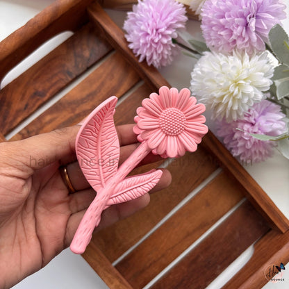 Matte Daisy Stem Hair Claw – Large