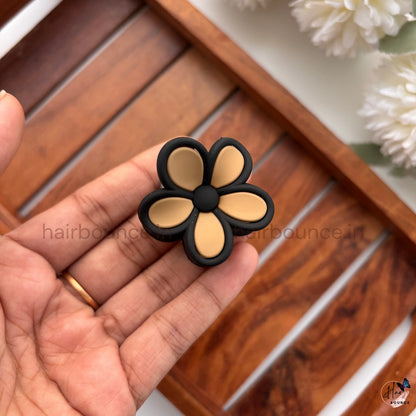 Matte Daisy Flower Hair Claw – Small