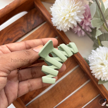 Matte Zigzag Hair Claw – Medium