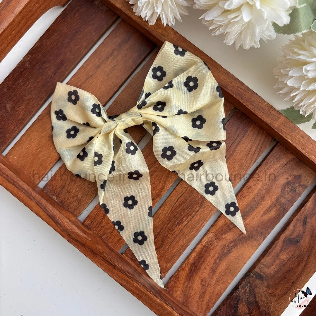 Daisy Charm Ribbon Bow Clip