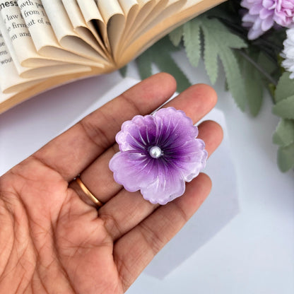 Pearl Center Hibiscus Hair Claw – Small