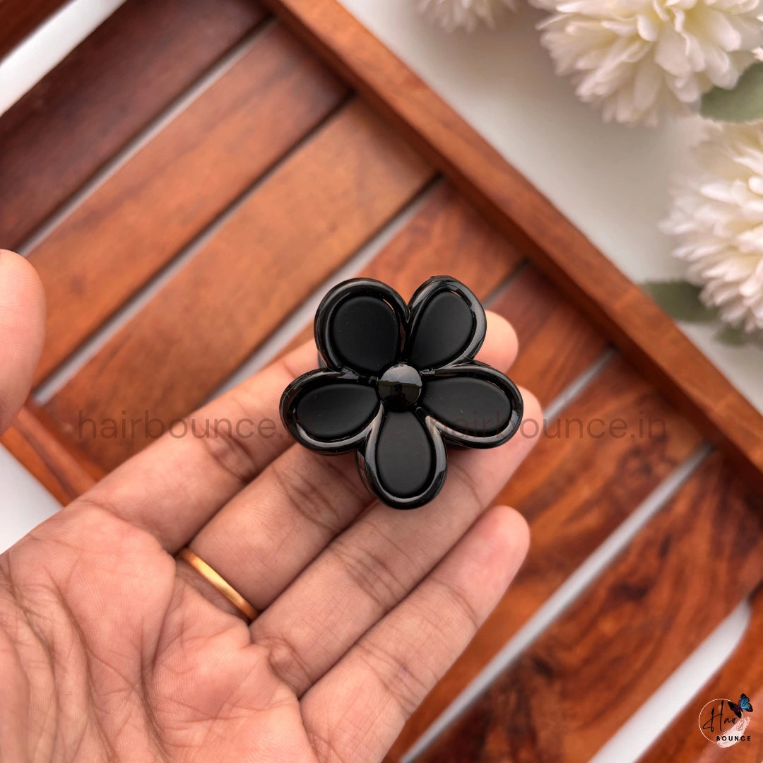 Matte Daisy Flower Hair Claw – Small