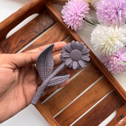 Matte Daisy Stem Hair Claw – Large