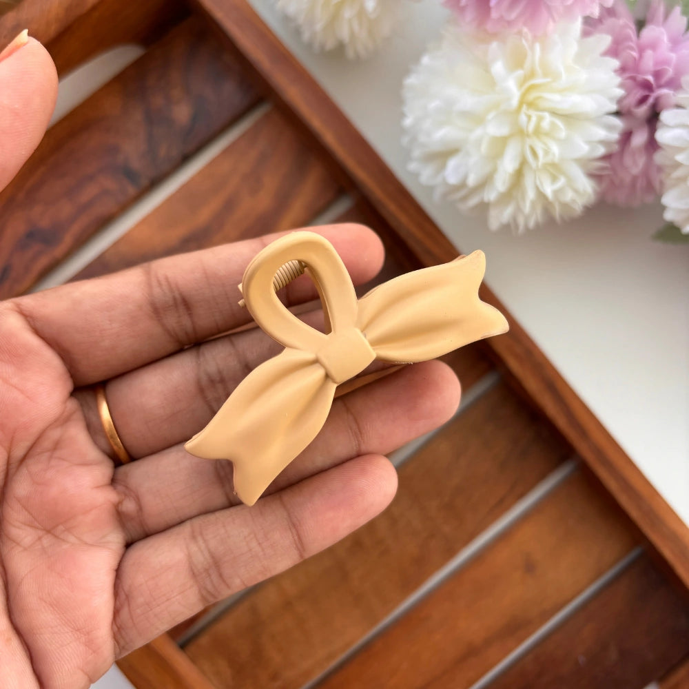 🎀 Matte Bow Hair Claw – Medium