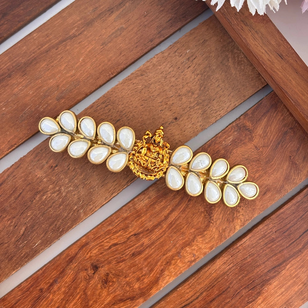 Divine Grace Kundan Center Clip
