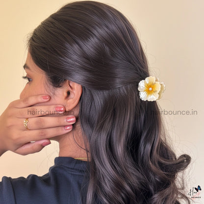 Pearl Center Hibiscus Hair Claw – Small