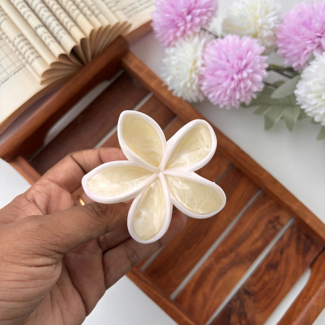 Glossy Outline Marble Petal Hair Claw – Large