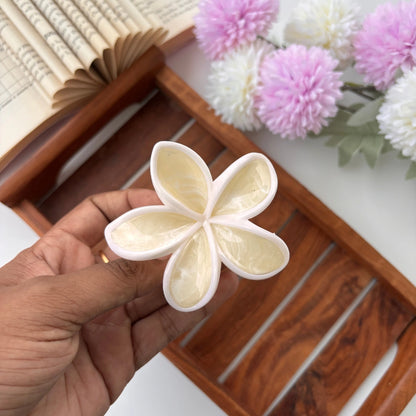 Glossy Outline Marble Petal Hair Claw – Large