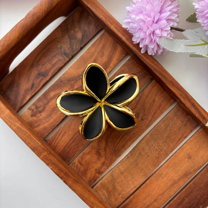 Elegant Gold-Outline Bloom Hair Claw – Large