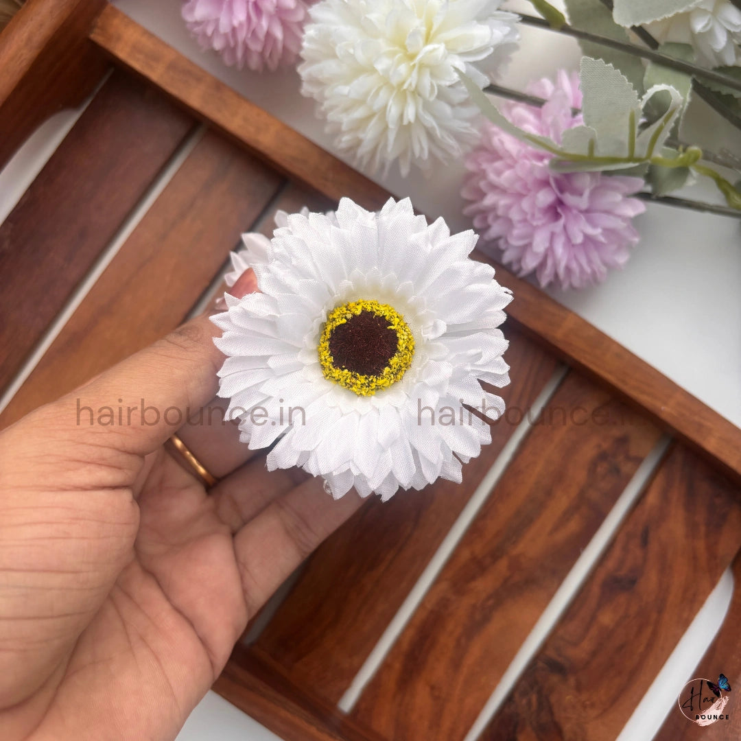 Daisy Bloom Flower Hair Claw - Medium