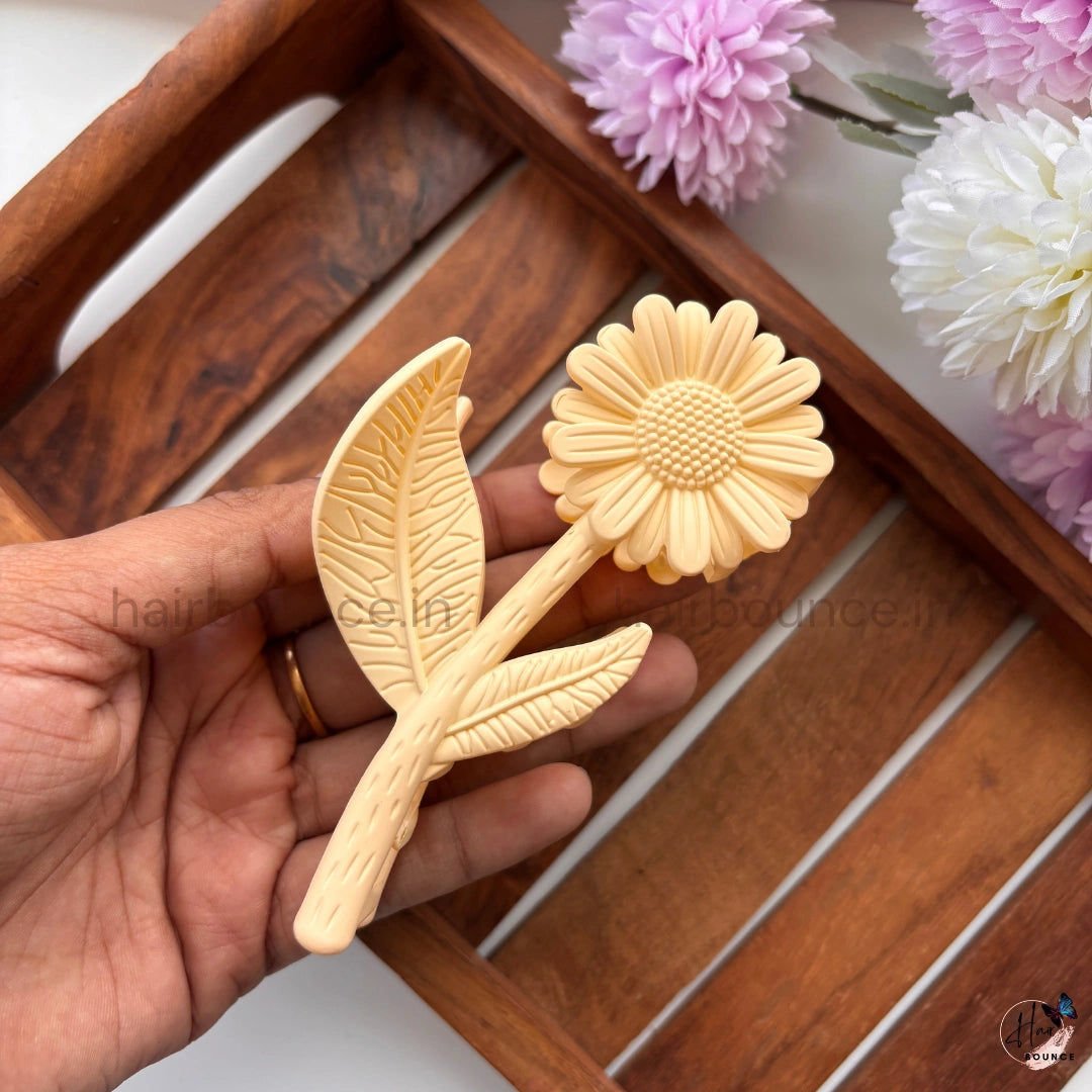 Matte Daisy Stem Hair Claw – Large