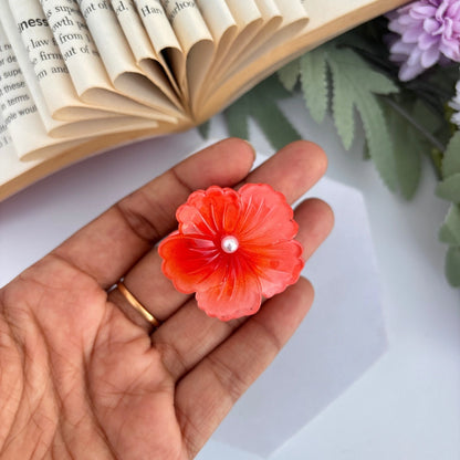 Pearl Center Hibiscus Hair Claw – Small
