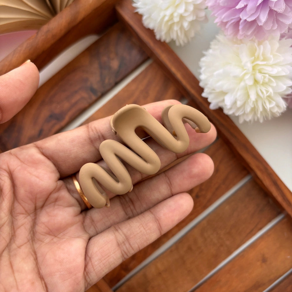 🎨 Pastel Wave Hair Claw – Medium