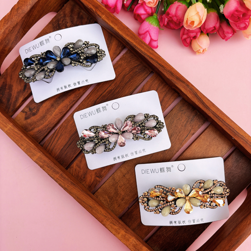 Floral Flare Center Clip