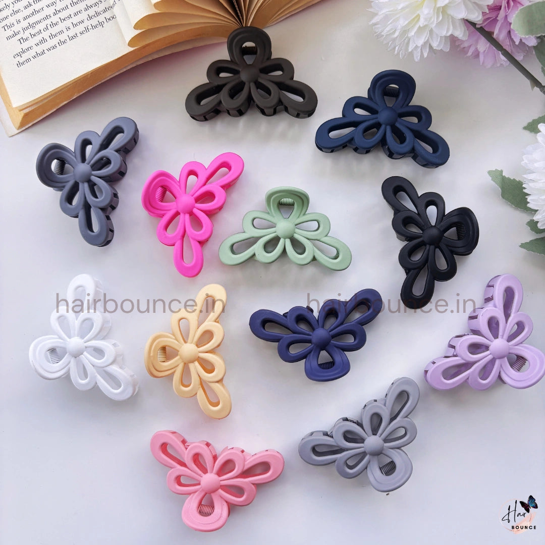 Daisy Bloom Hair Claw – Medium
