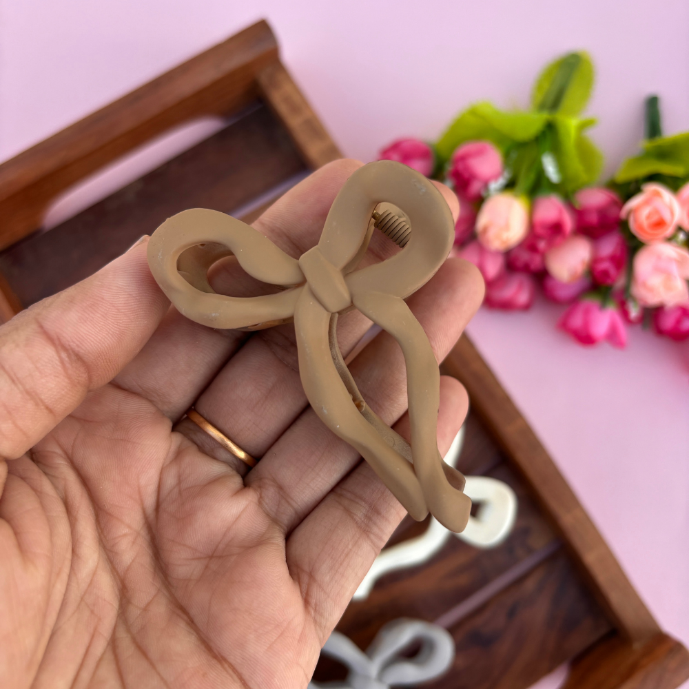 Wavy Bow Matte Finish Hair Claw - Medium