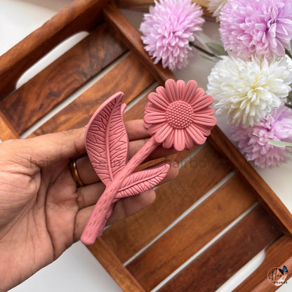 Matte Daisy Stem Hair Claw – Large