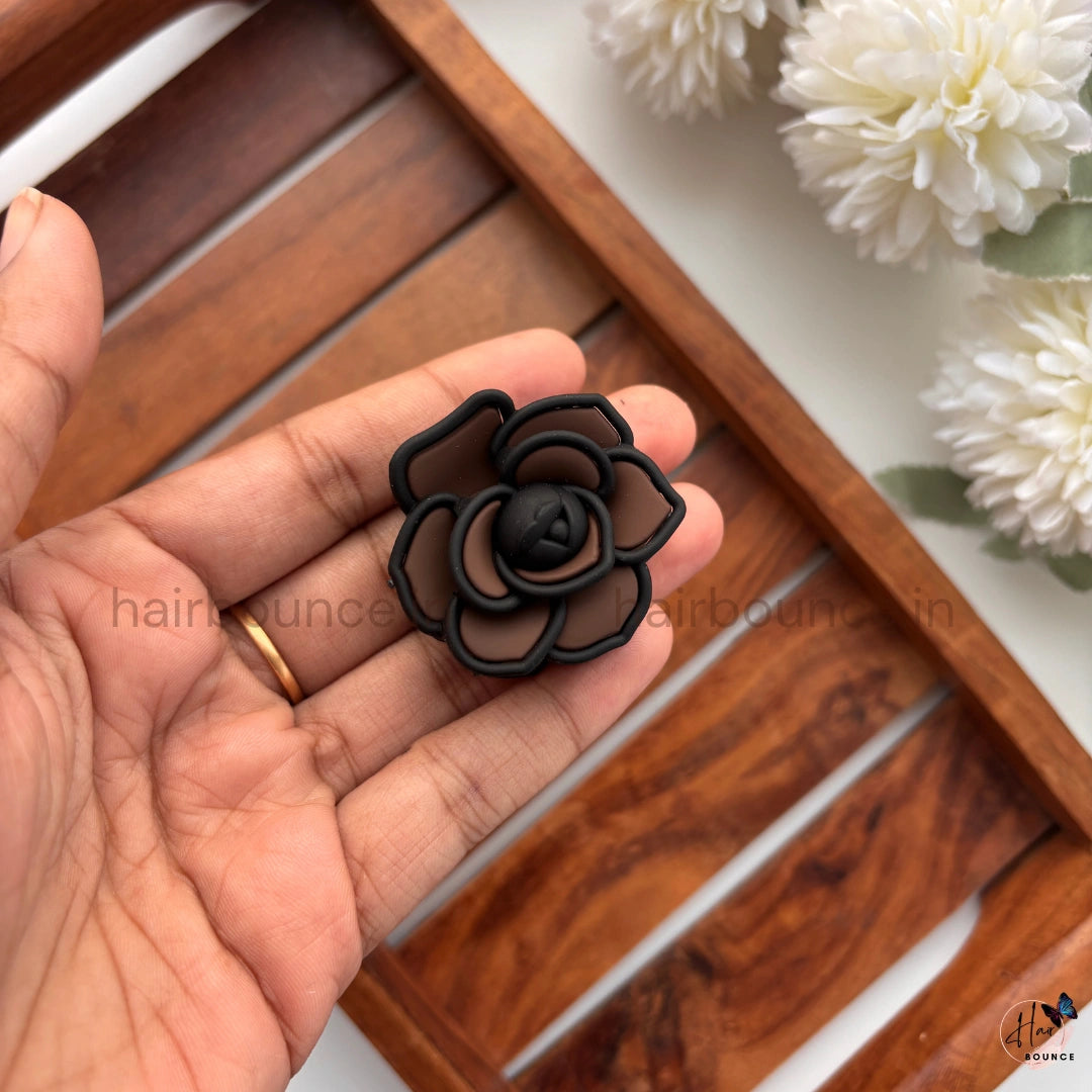 Matte Rose Flower Outline Hair Claw – Small