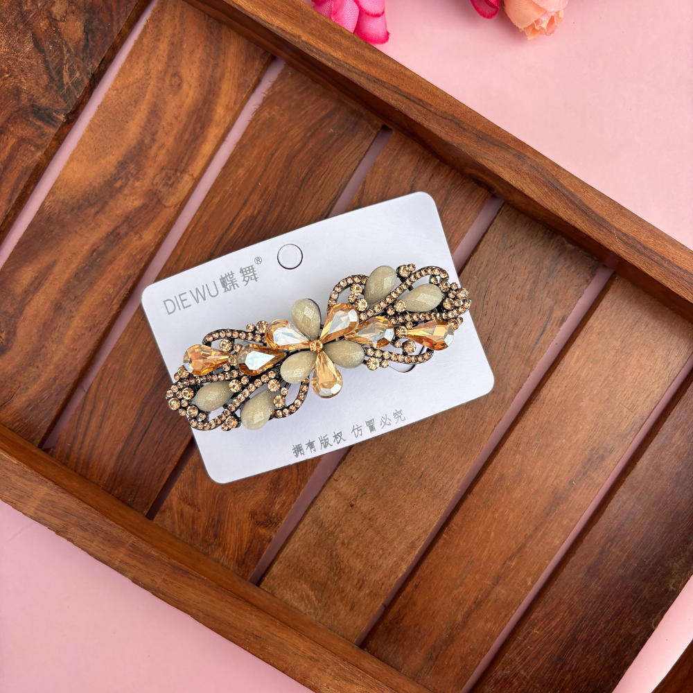 Floral Flare Center Clip