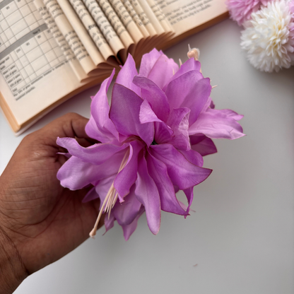 Loop Shape Floral Hair Claw – Large