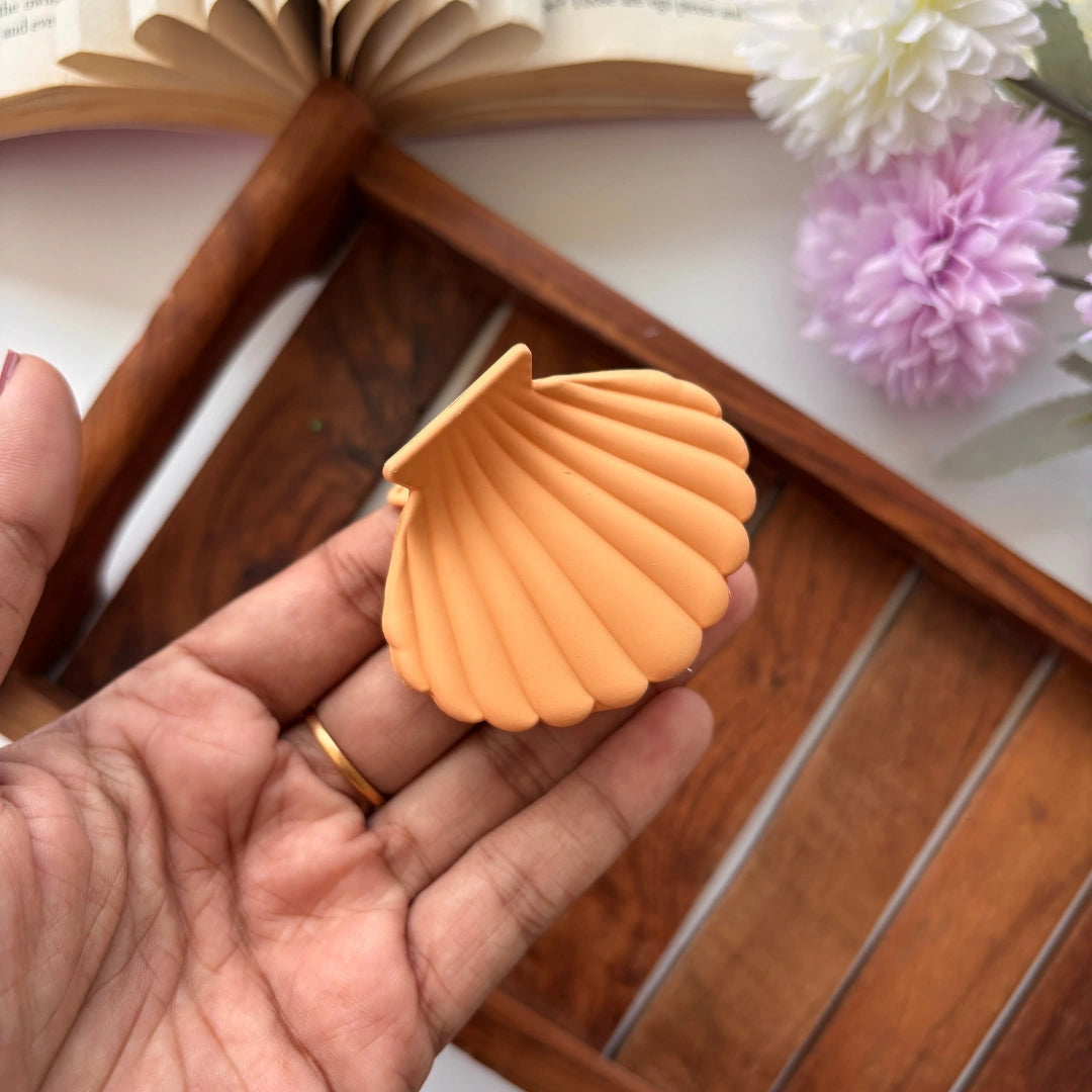 Matte Shell Hair Claw – Medium