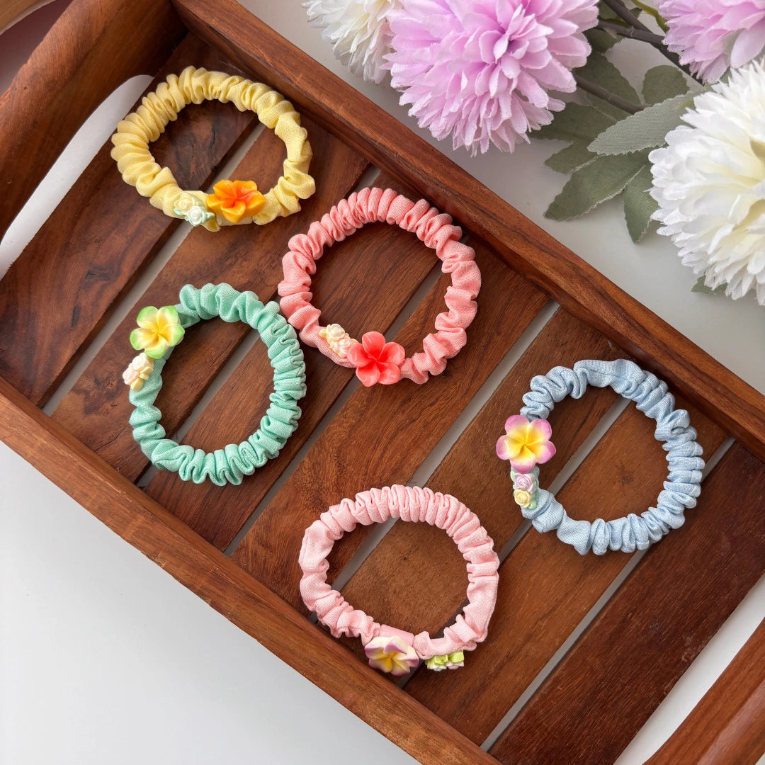 Mini Flower Scrunchie