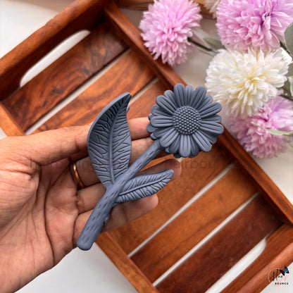 Matte Daisy Stem Hair Claw – Large