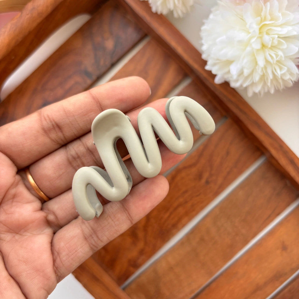 🎨 Pastel Wave Hair Claw – Medium