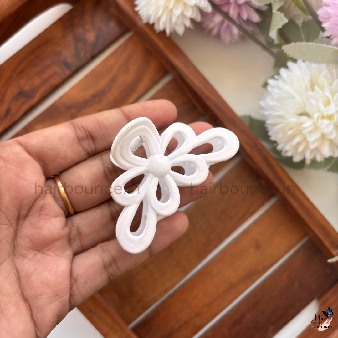 Daisy Bloom Hair Claw – Medium