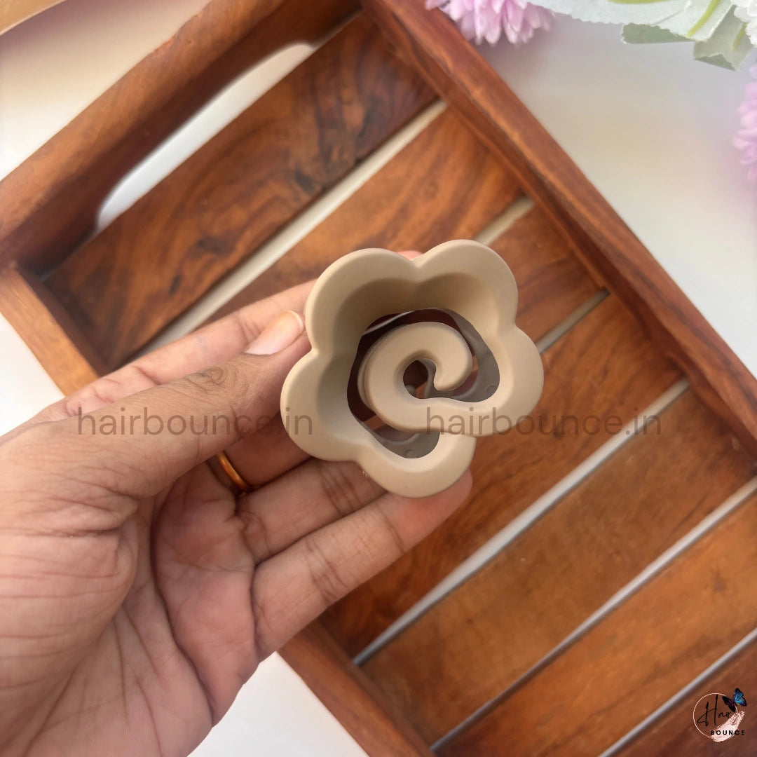 Bloom Twist Flower Hair Claw – Medium