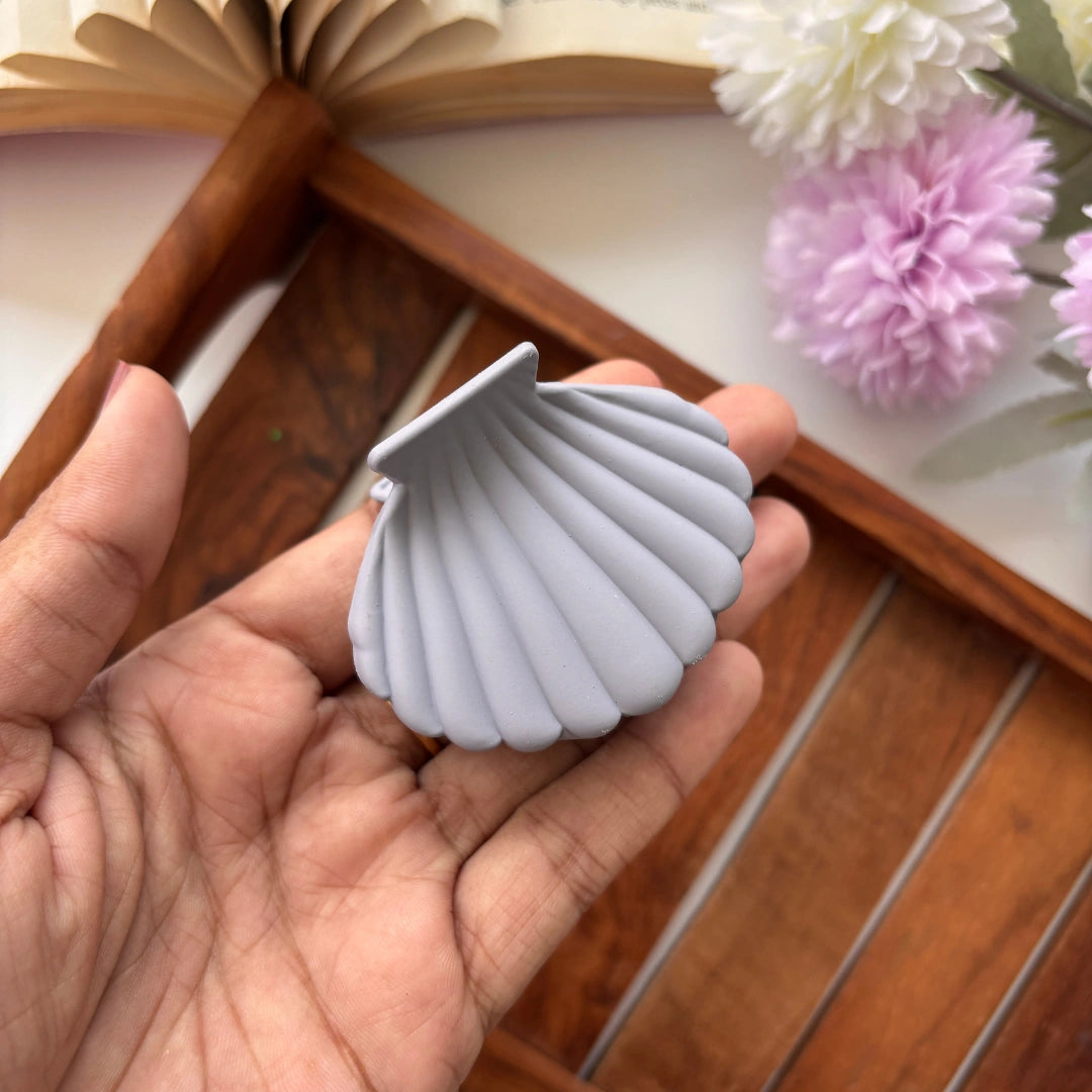 Matte Shell Hair Claw – Medium