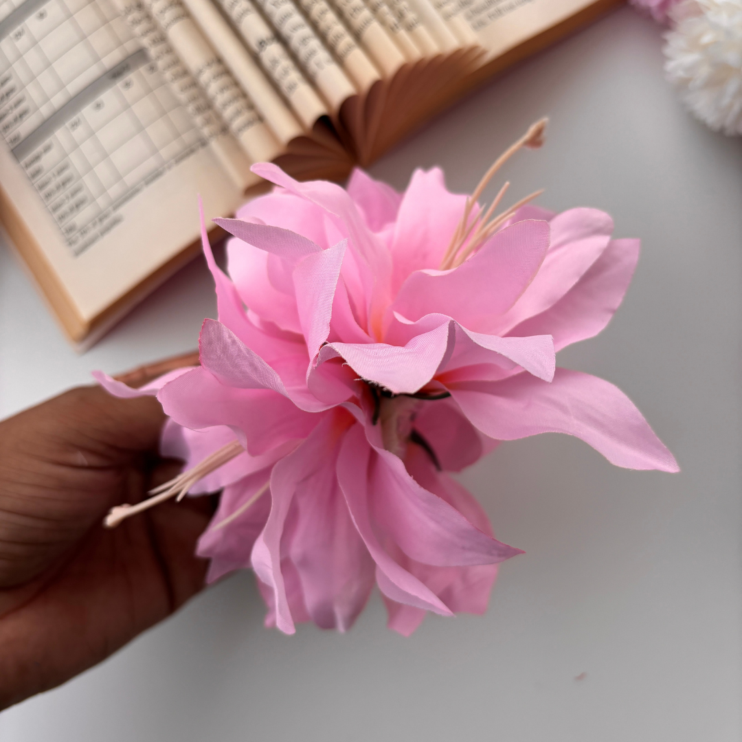 Loop Shape Floral Hair Claw – Large