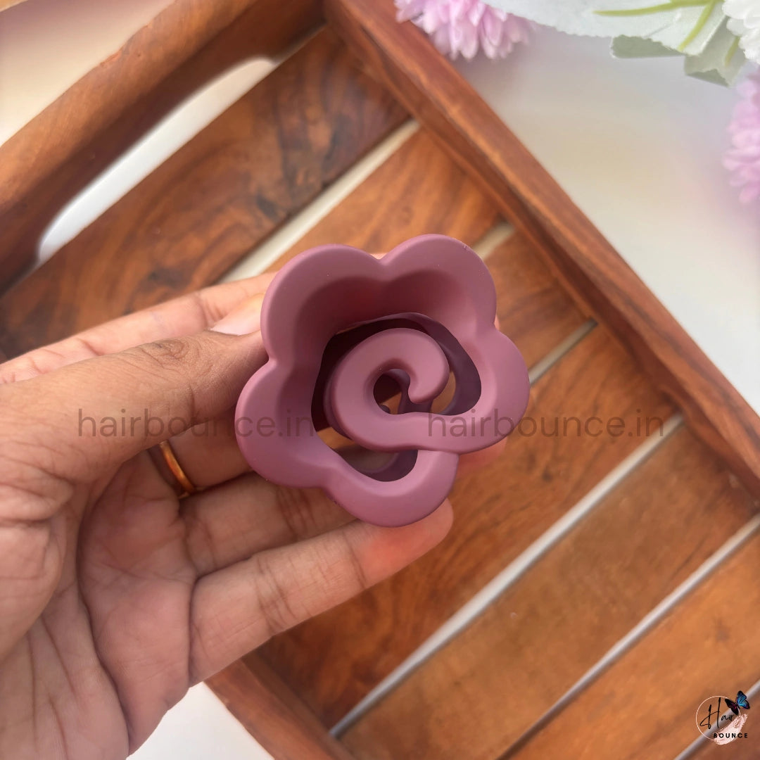 Bloom Twist Flower Hair Claw – Medium