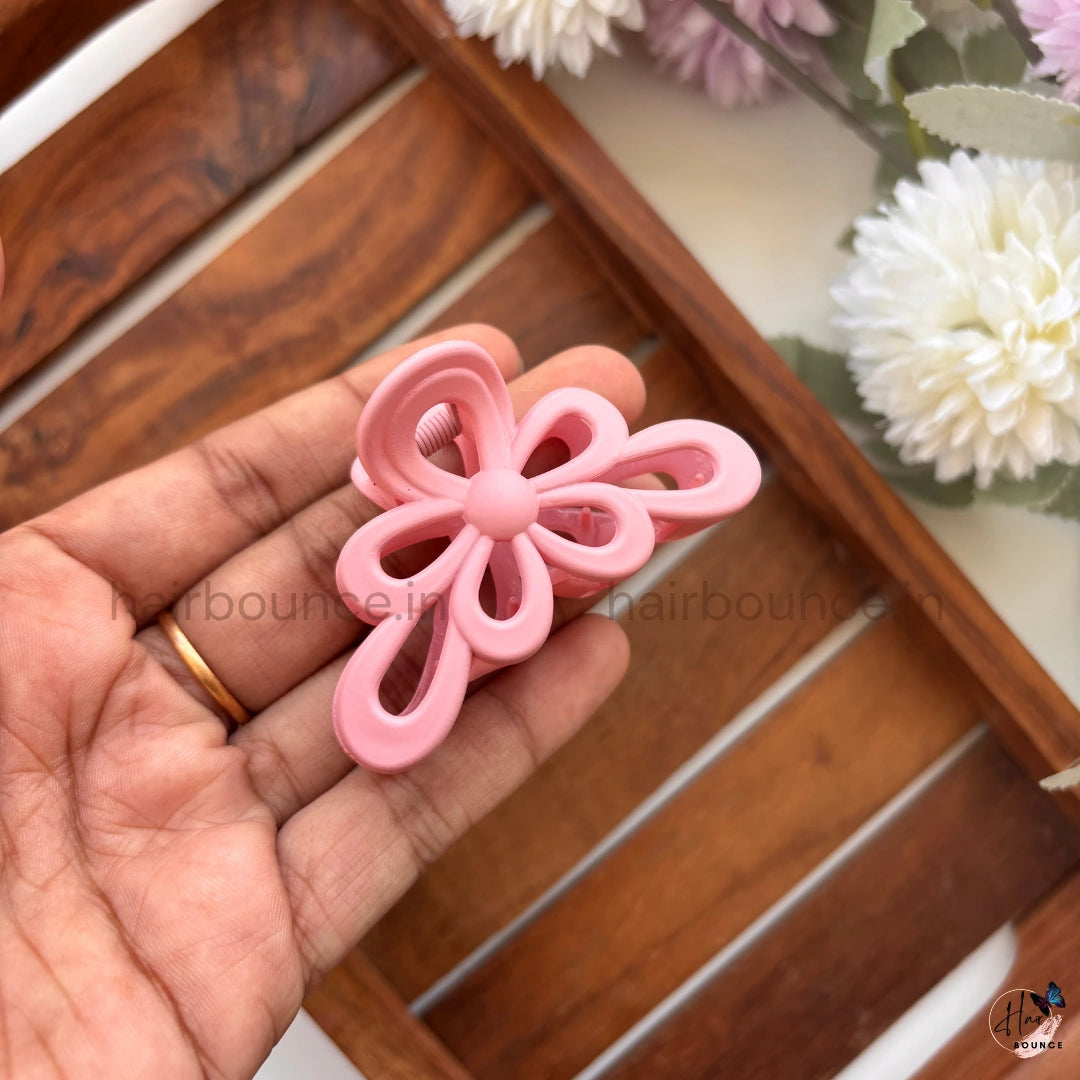 Daisy Bloom Hair Claw – Medium