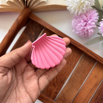 Matte Shell Hair Claw – Medium