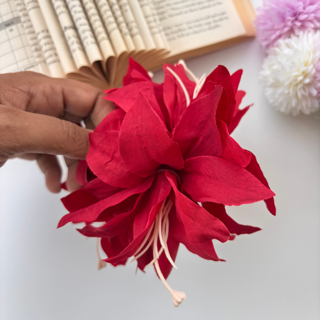 Loop Shape Floral Hair Claw – Large