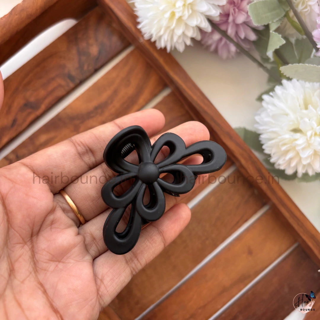Daisy Bloom Hair Claw – Medium