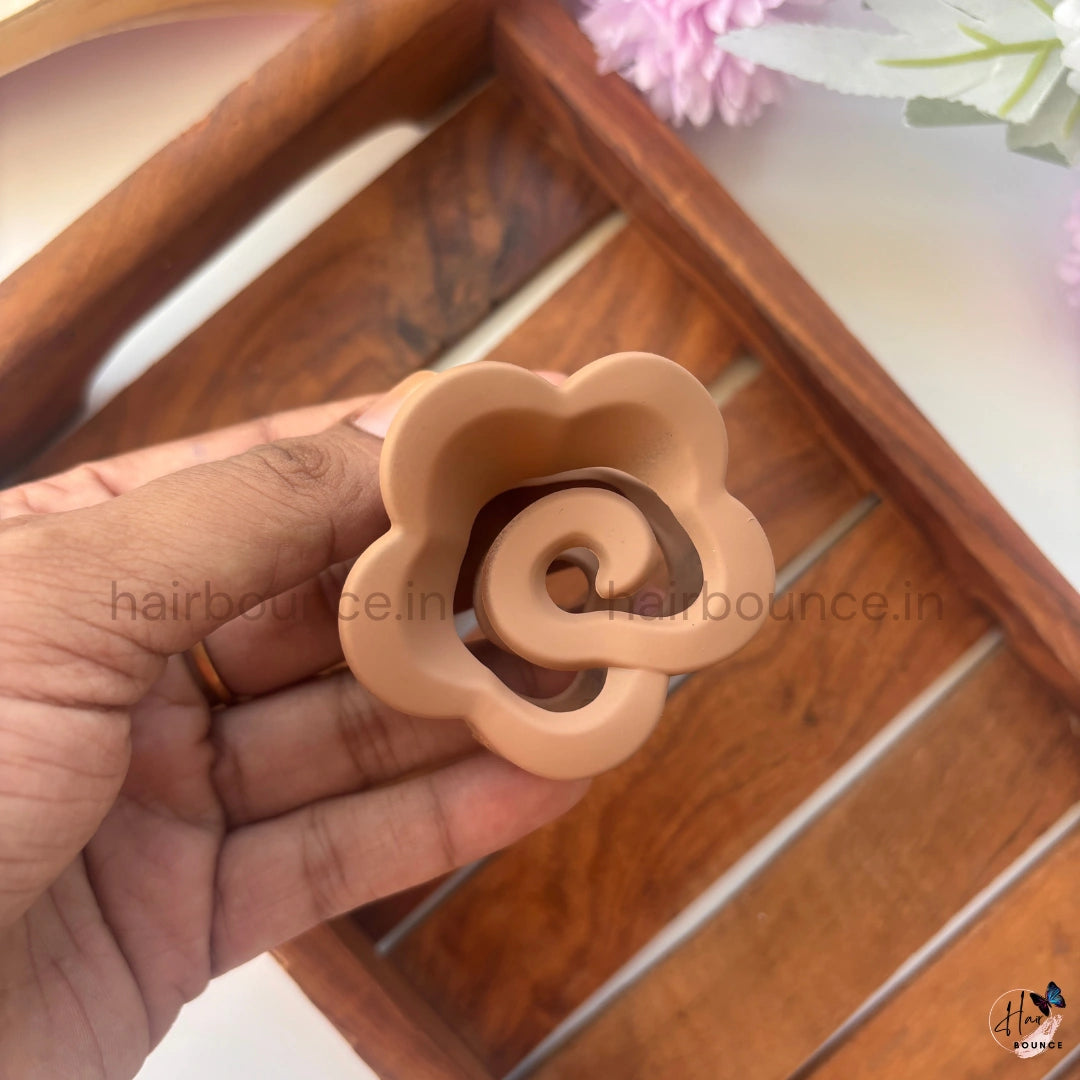 Bloom Twist Flower Hair Claw – Medium