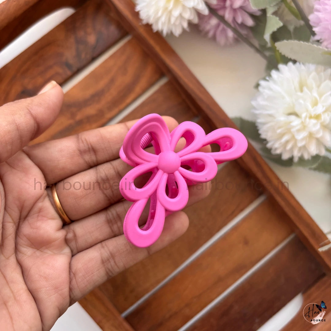Daisy Bloom Hair Claw – Medium