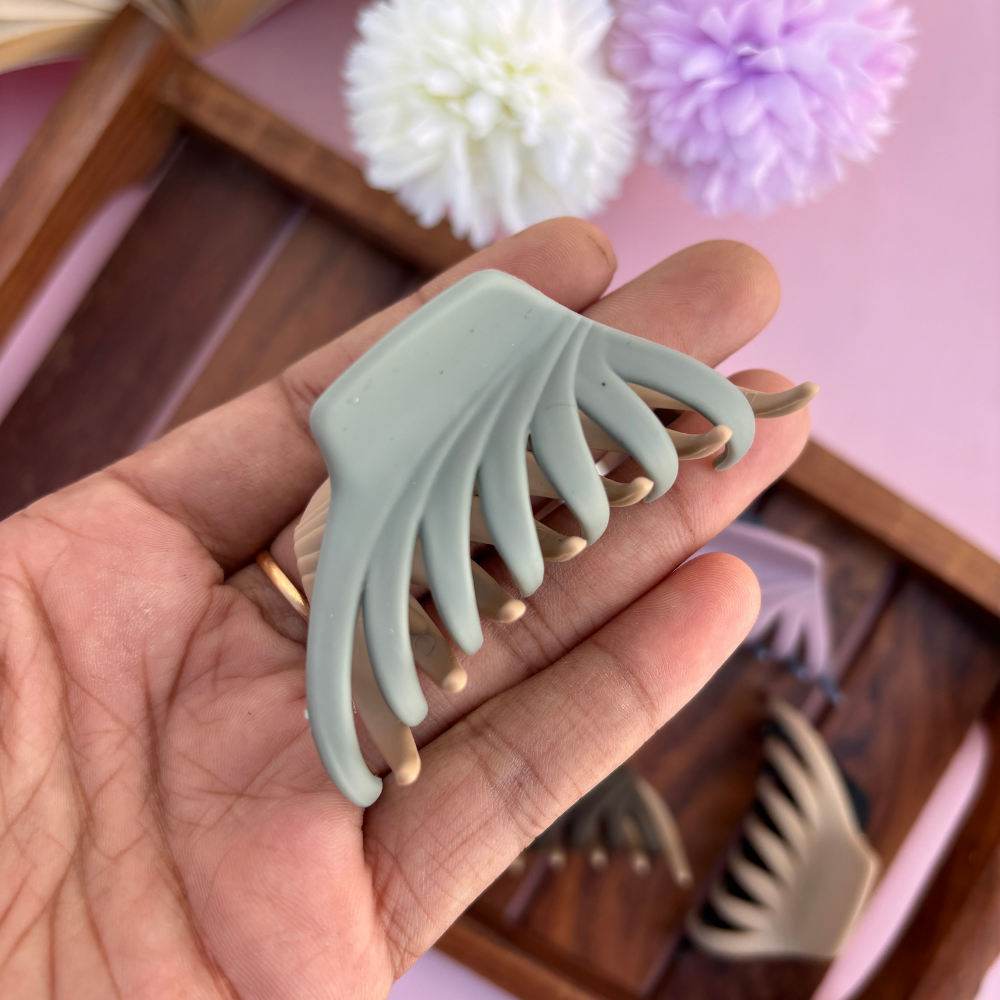 Dual Colour Lined Hair Claw - Medium