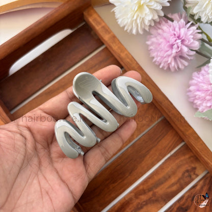 Glossy Wave Hair Clip – Medium